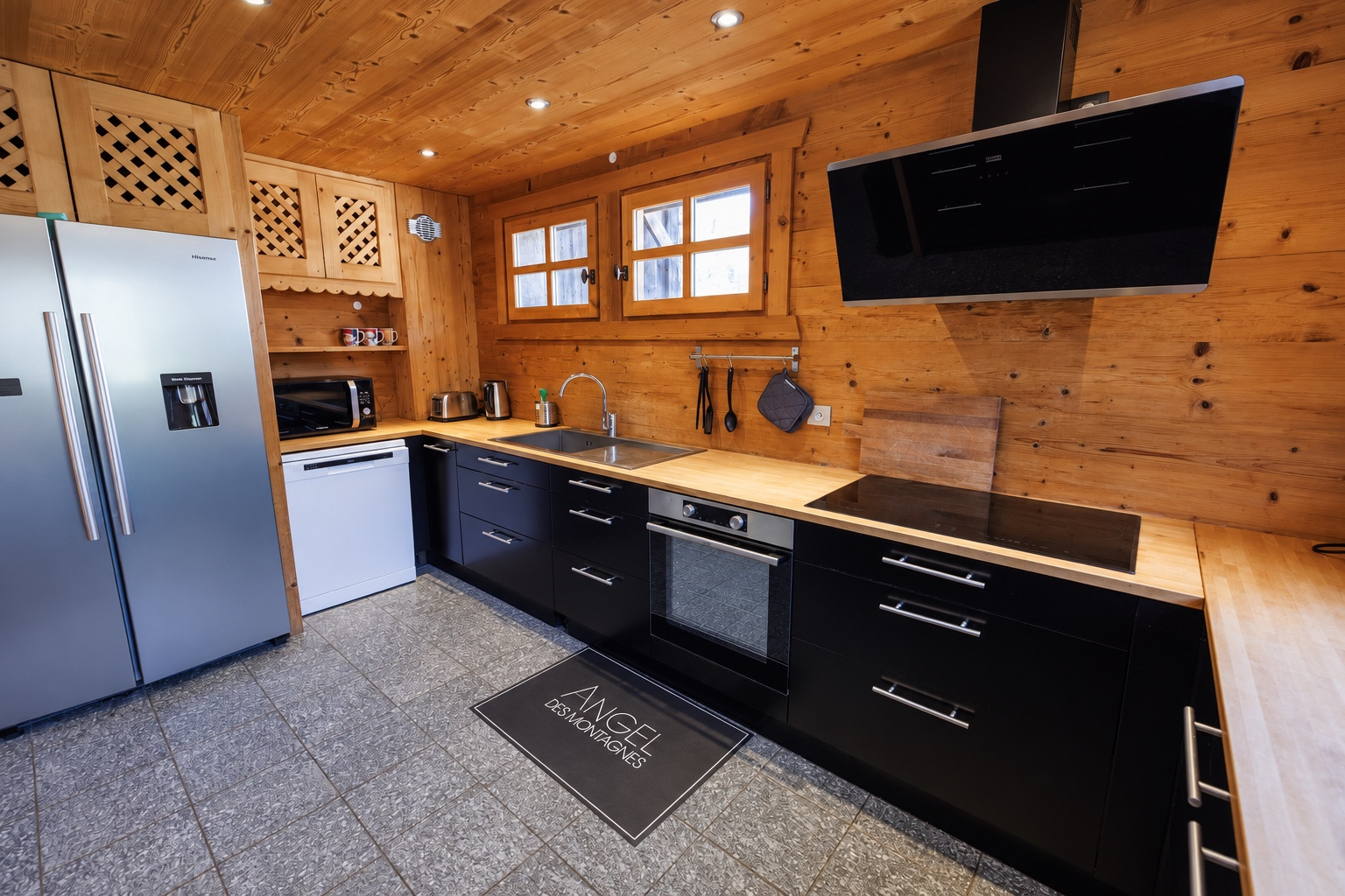 Kitchen with American refrigerator and black units